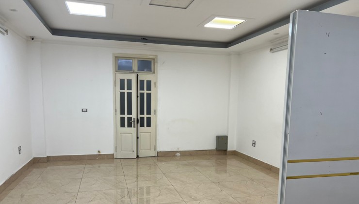 Cho thuê nhà mới ngõ Lãng Yên, 4 tầng, 40m2, 3 ngủ, 12 Triệu Full đồ mới koong